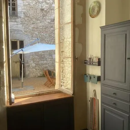 Agreable Maison Avec Jardin Dans Le Centre Historique De Holiday home Bourdeilles
