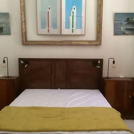 Holiday home Agreable Maison Avec Jardin Dans Le Centre Historique De