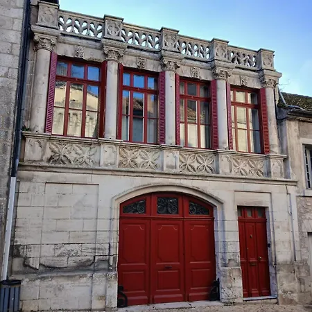 Holiday home Agreable Maison Avec Jardin Dans Le Centre Historique De Bourdeilles